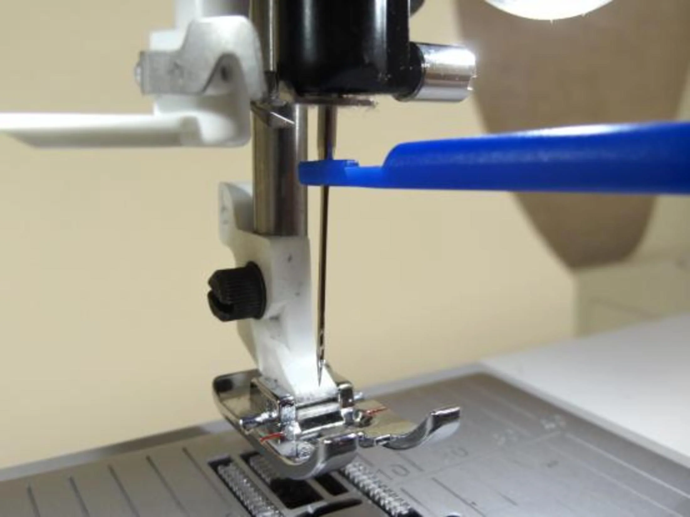 Needle Inserter with Brush - Image 4